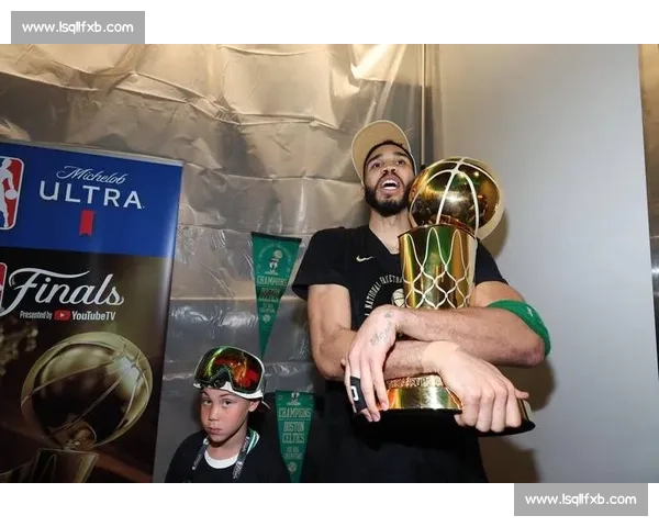 塔图姆术后穿保护靴启动力量训练：科学康复与冠军基因的双重博弈