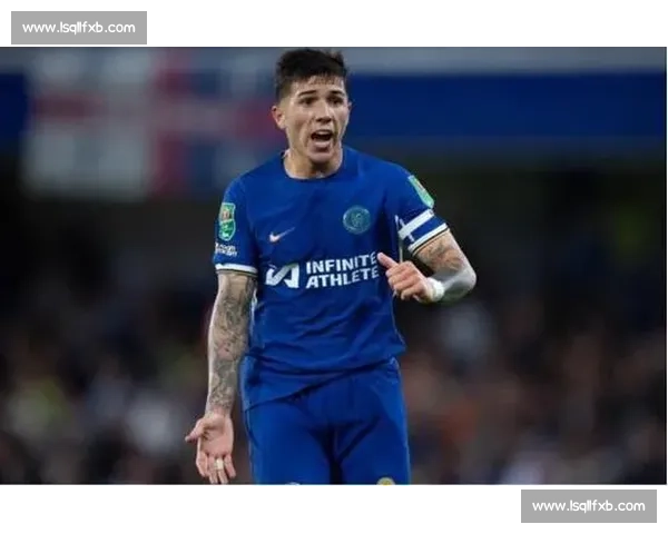 恩佐：切尔西中场指挥官，双料王引领攻防新高度