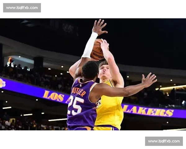 核心侧翼遭截胡！湖人陷双重困境，内线漏洞亟待填补