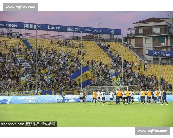 世界杯冠军巡游：球迷狂欢，英雄回家！